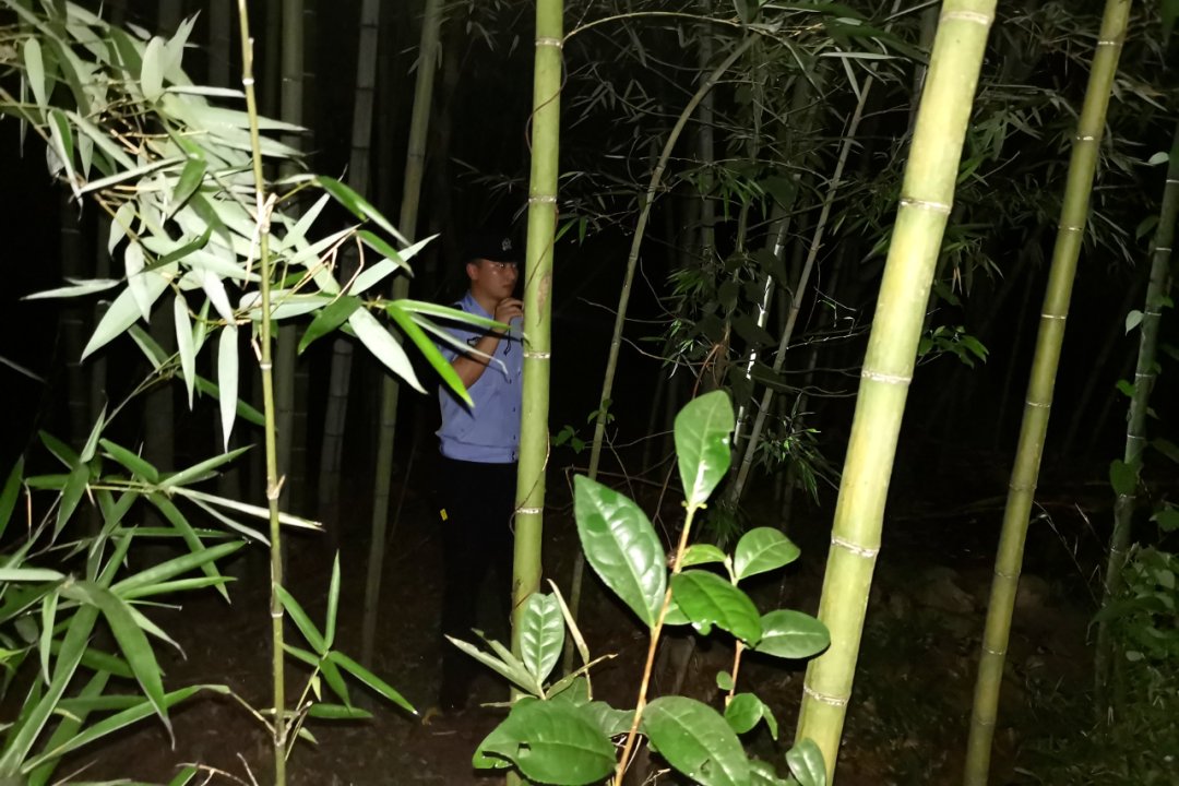  搜救|为了找到他，民警一晚上打了50多个电话，还撒了一个谎...