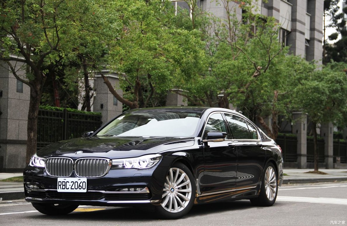  痛心|宝马740车主肉痛心不痛，才开4年血亏80万，网友：依然买不起