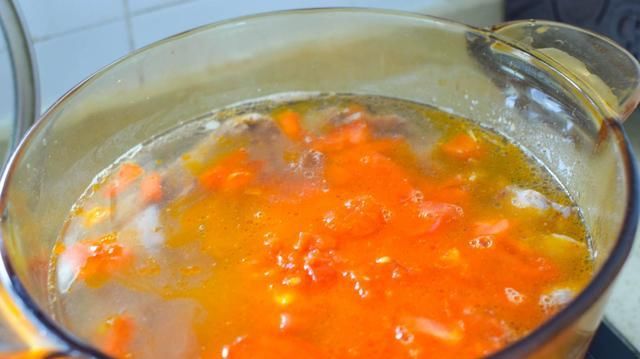  煮汤|用牛肉煮汤，这方法最简单，切切煮煮就做好，咸鲜开胃适合夏天