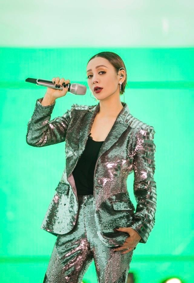  热度|拿了第一却不想成团，节目结束后，她的热度也下降了