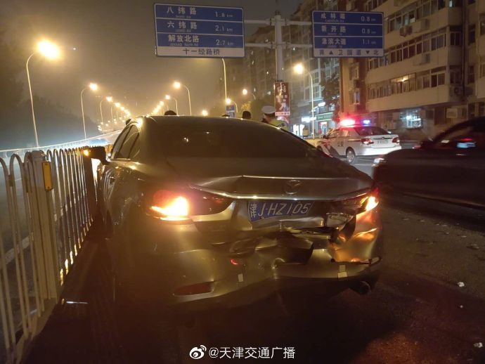  天津|天津 卫国道上四车追尾