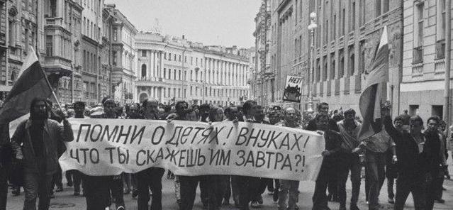  苏联|鼎盛时期的苏联一度压倒了美国，美国靠什么整垮了苏联！