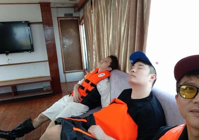  回来|邓超分享新综艺动态，配文这是什么综艺，感觉青春要回来了？