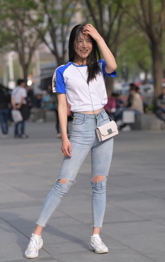  牛仔裤|时尚女生的牛仔裤穿搭示范，休闲有型，美出了自己的风格
