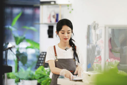  镜头|赵丽颖因 “亲闺女”镜头少，李浩菲被甩锅，网友：怪她镜头太多