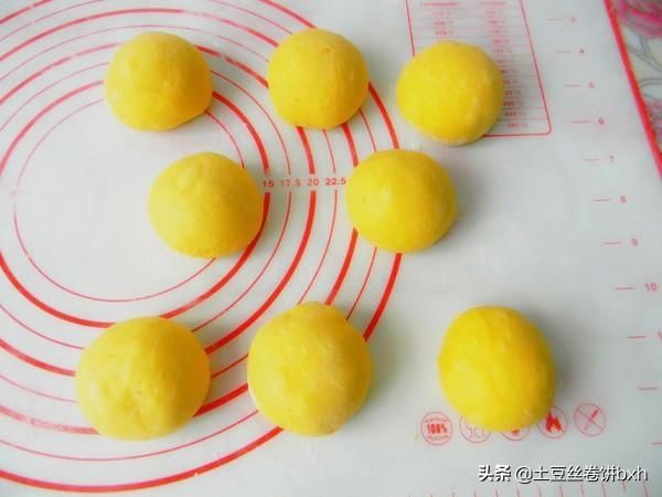 胡萝卜|秋天,爱吃饼这么做,材料丰富,暄松柔软,好吃又好看