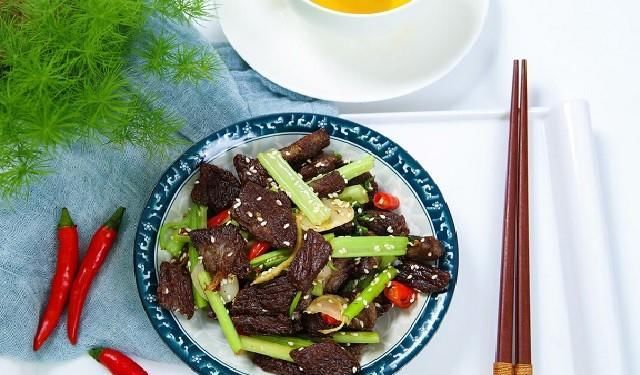 不柴|牛肉怎么炒嫩滑又好吃?掌握这些技巧,牛肉嫩而不柴,鲜香美味