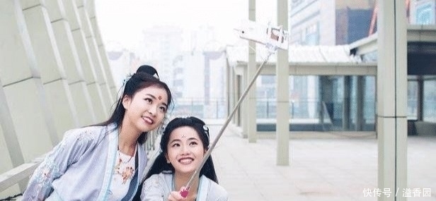  赞誉|怎样看待年轻人穿“汉服”上街？网友赞誉，专家：毫无艺术性