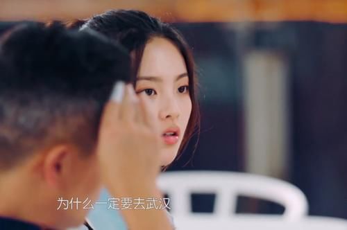 关掉|《中餐厅》滤镜有多可怕?当节目组关掉滤镜,杨超越肤色被打回原形