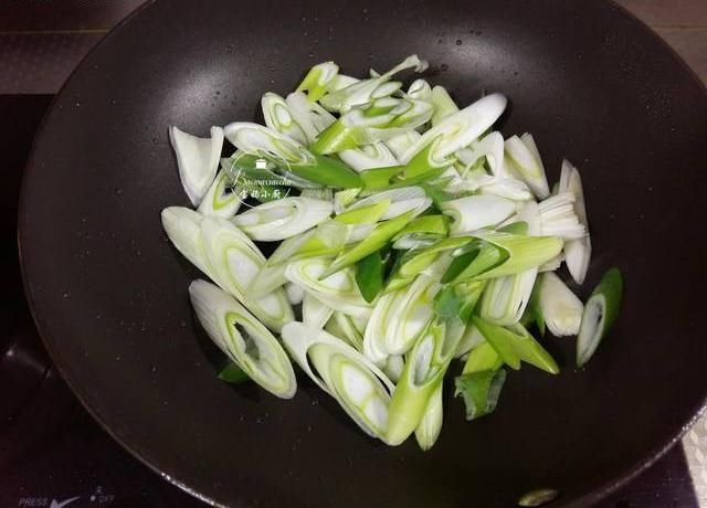  好吃|不起眼的土豆，我就爱用此食材烧，小窍门一用，香得给肉都不换