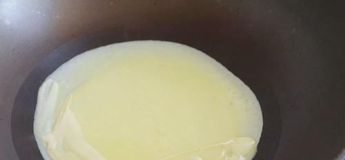 搅散|不需要用烤箱,教你做草莓班戟,比蛋糕店卖的还好吃,简单又好学