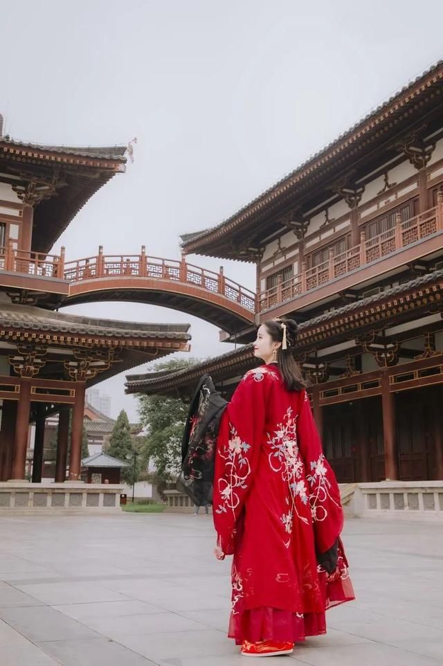  星球|一夜爆红上榜孤独星球！这个古城美食不输成都，景区免费高铁直达