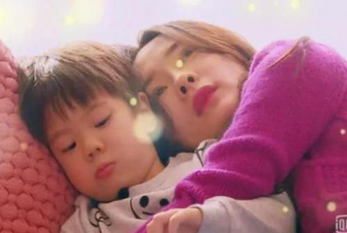  孩子|同样是在家带娃，霍思燕和应采儿的家中客厅却截然不同，各有利弊