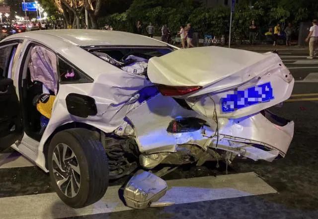  思域|又是思域！尾箱被撞没了，15秒事故造成2死2伤