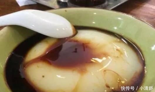  滚烫|婆婆把米粉倒进滚烫的水中, 出来的不是面糊却是它, 全家抢着吃!