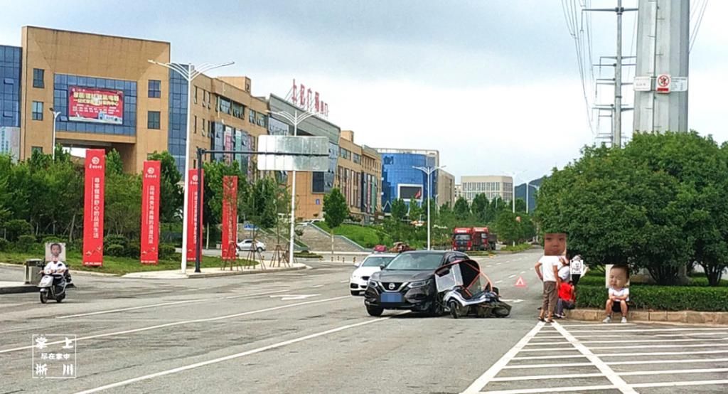  三桥|车祸！事发淅川三桥，一轿车与电动车碰撞！