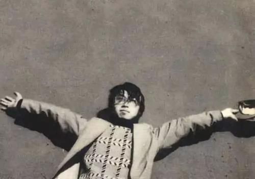 卧轨自杀|1989年安徽农村小伙山海关卧轨自杀，生前无名，死后名声大震