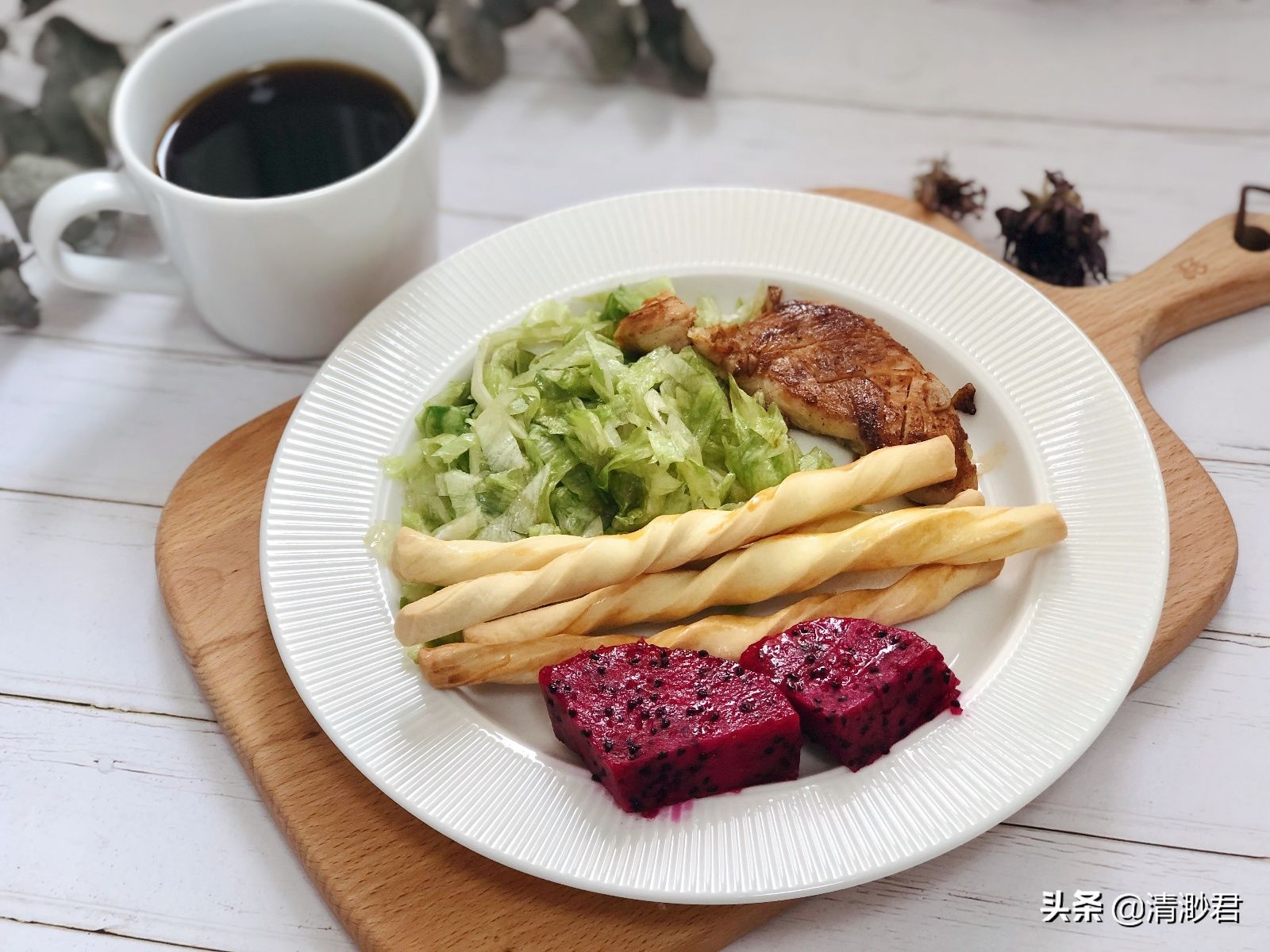 鸡胸肉|鸡胸肉这样做，早餐下酒都合适，鲜嫩入味，中秋家宴来一道，好吃