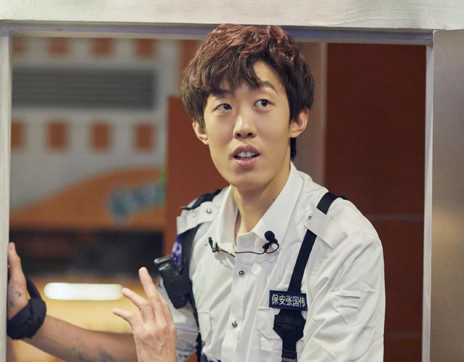  节目|张国伟回归《密逃》，公主抱“密逃三怂”引爆笑，邓伦更怂了