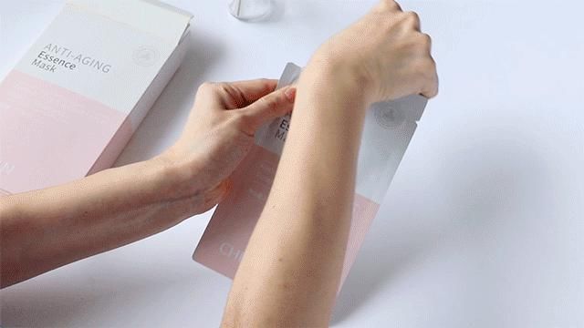  近照|61岁“少女脸”奶奶近照被扒！看完这张脸，6亿直男在线表白：美得太犯规！