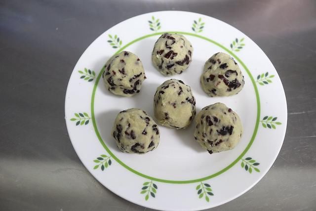 冷藏|不用烤箱的冰皮月饼,冷藏后比冰淇淋还好吃,包一包压一压就成形