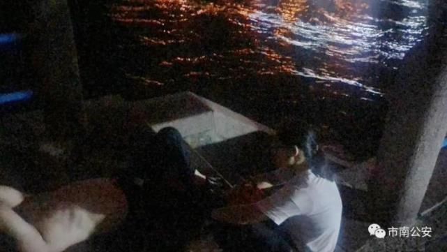  争吵|饮酒后与妻子争吵，男子一时想不开竟跳海！幸被民警救起
