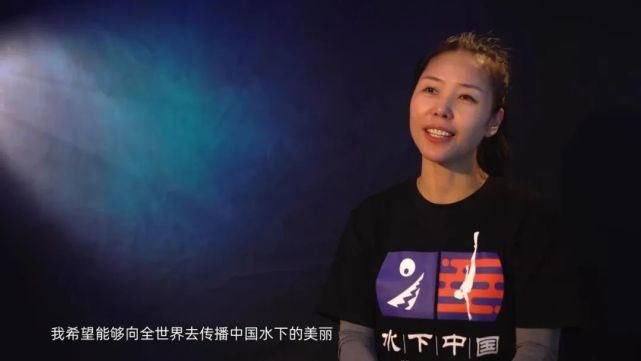 最美|41岁单亲妈妈放弃百万年薪，与鲨鱼共舞，冒死拍出最美水下中国！