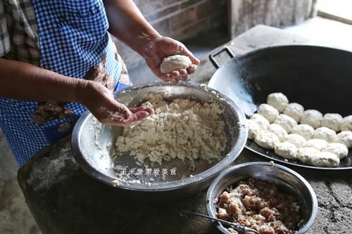  抠门|晒晒农村聚餐家宴，6菜1汤15个人吃，网友：抠门，菜太少，不够吃