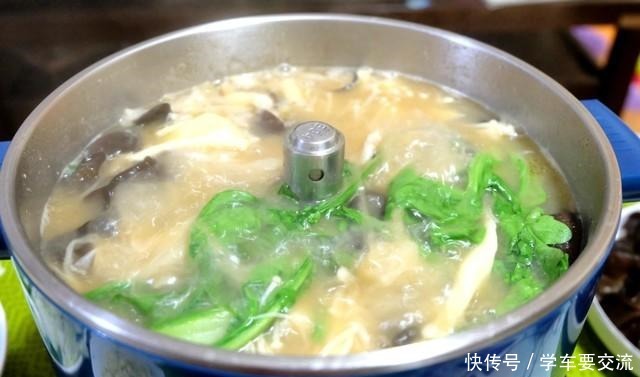 冬天|冬天在家吃火锅乐趣多,孩子自己夹菜,安全不怕烫,妈妈省心多了