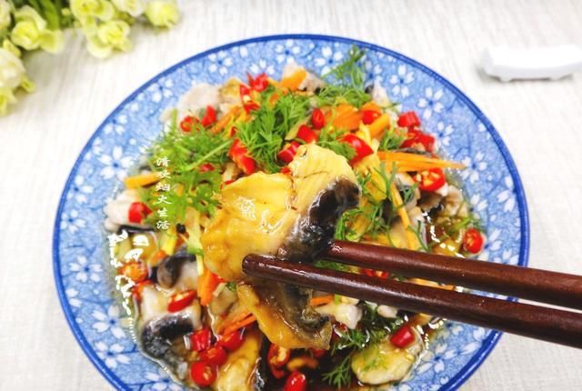 鱼肉|三伏天,清蒸鱼、红烧鱼靠边站,鱼肉就要这样吃,图个清爽开胃