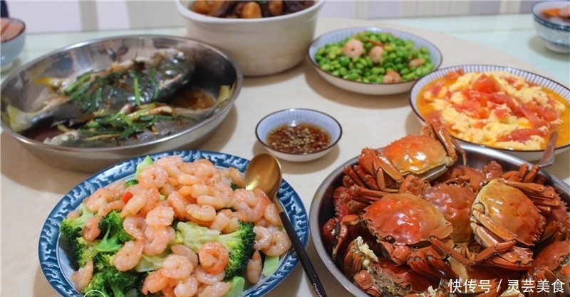  花钱|小长假约亲戚在家聚餐，我下厨做了六菜一汤，花钱不多都吃撑
