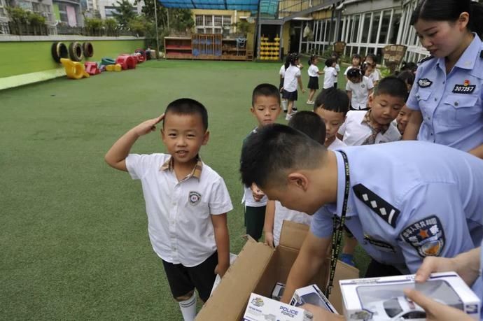  开学|开学第一天，蜀黍的安全“大礼包”要收好哦~
