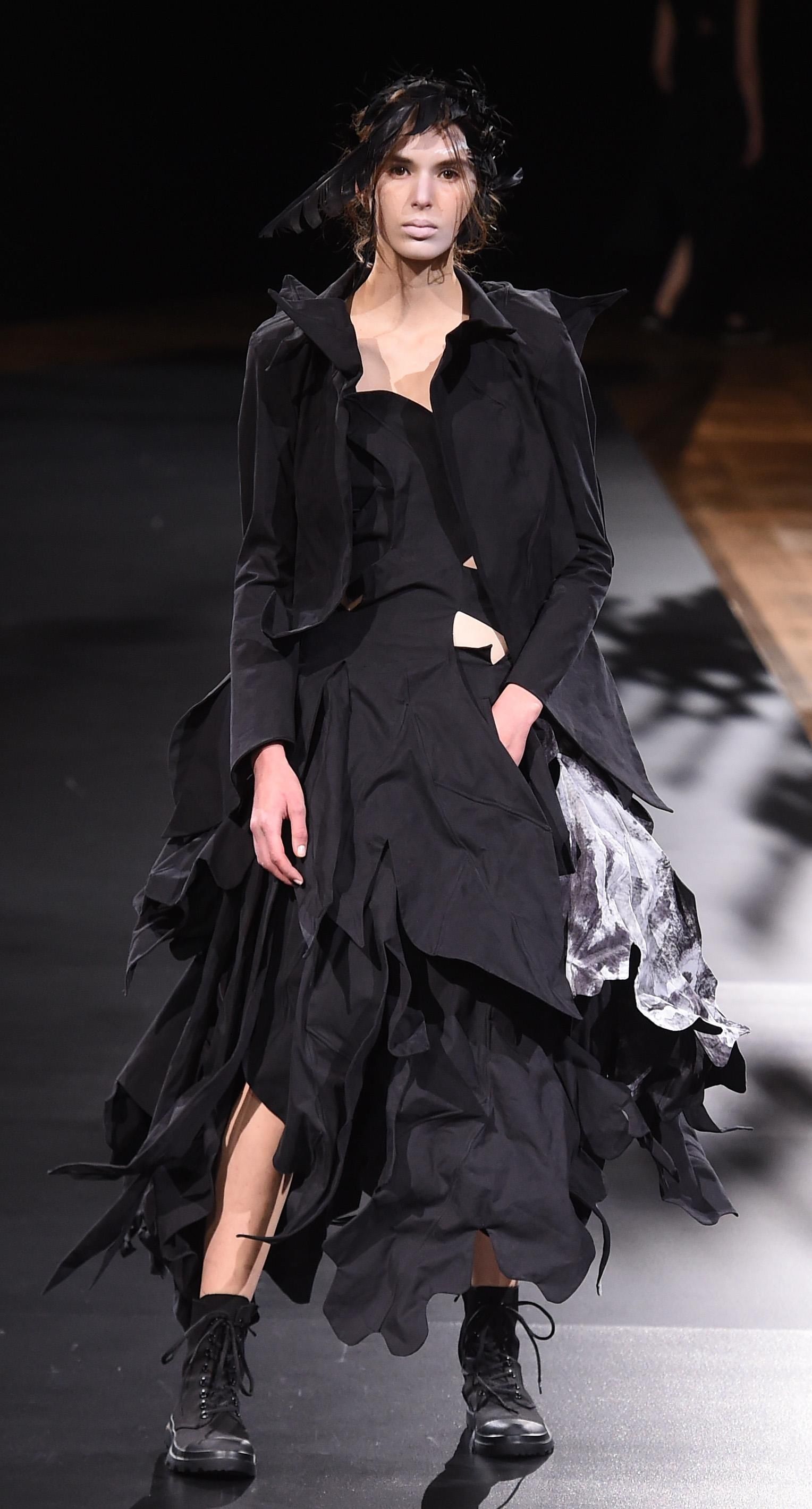  春夏|巴黎时装周：山本耀司发布春夏新品成衣