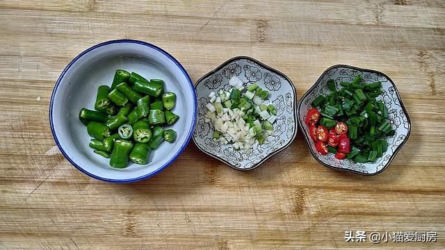  虾仁|小猫用半斤虾仁烧豆腐，味道鲜香嫩滑，营养又好吃，两碗饭不够吃