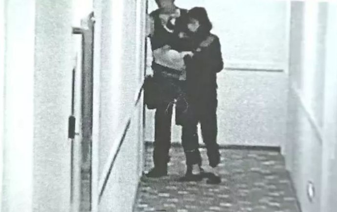 熟人|女孩水杯遭熟人下药!关键时刻,店员这么做…马伊琍都为他叫好