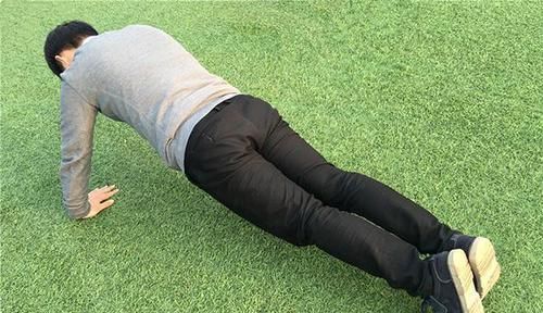  新陈代谢|男性每天坚持做俯卧撑，几种好处不请自来，可惜许多人坚持不下去