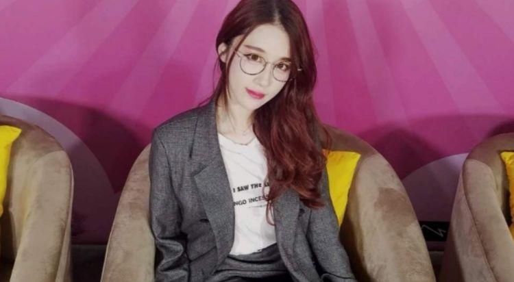 腐团儿和|没了轩子巨2兔就这水平?S10二台新女主播登场,颜值差距过大