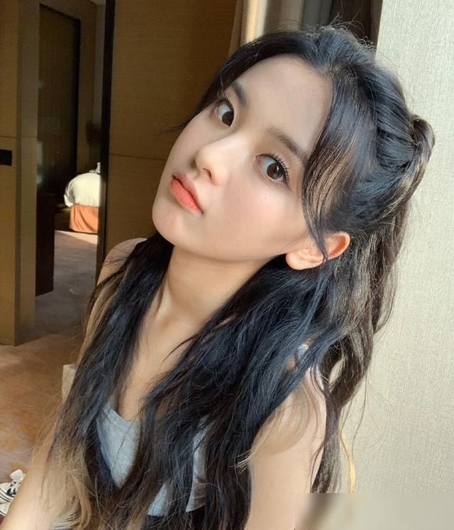  唱歌|跳舞不行，唱歌跑调的杨超越，却在演戏方面实现了突破