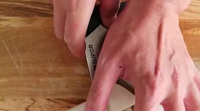  教你做|教你做正宗的萝卜排骨做法，学会这一招，上桌连汤都不剩