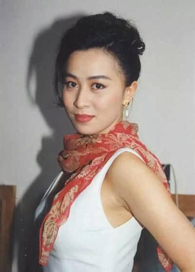 价值|2019年,刘嘉玲展出价值10亿皇冠后,才明白梁朝伟的心酸