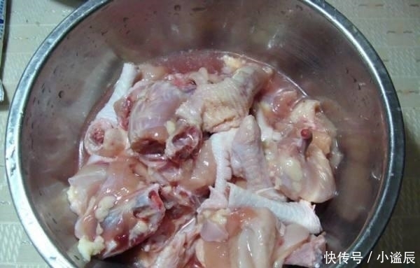 适量|“炖鸡”别只会加水! 用它炖比原来的香10倍, 鸡肉更嫩更入味