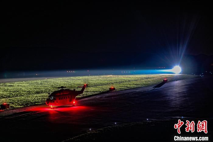 昆明航空救援支队开展跨昼夜飞行训练