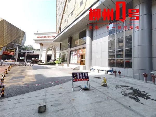  持续|五星街一酒店频繁从高空坠下玻璃！这种情况还将持续，过往行人要小心