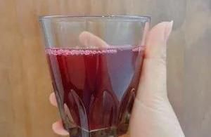 酸酸甜甜|自制酸酸甜甜的冰镇杨梅汤,消暑解渴,炎炎夏日喝一碗太爽了