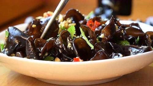  凉拌木耳|木耳最好吃的做法，不用炒，简单一做，给大鱼大肉都不换