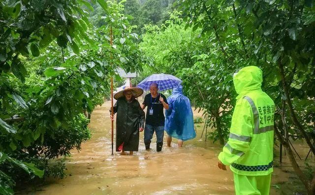  方米|深夜公告：新安江水库今天极可能史上首次开9孔泄洪!3张对比图见洪水破坏力