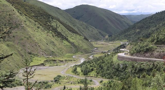  高德|高德不停地叫我掉头, 我就不掉头, 现在已成功到达巴塘