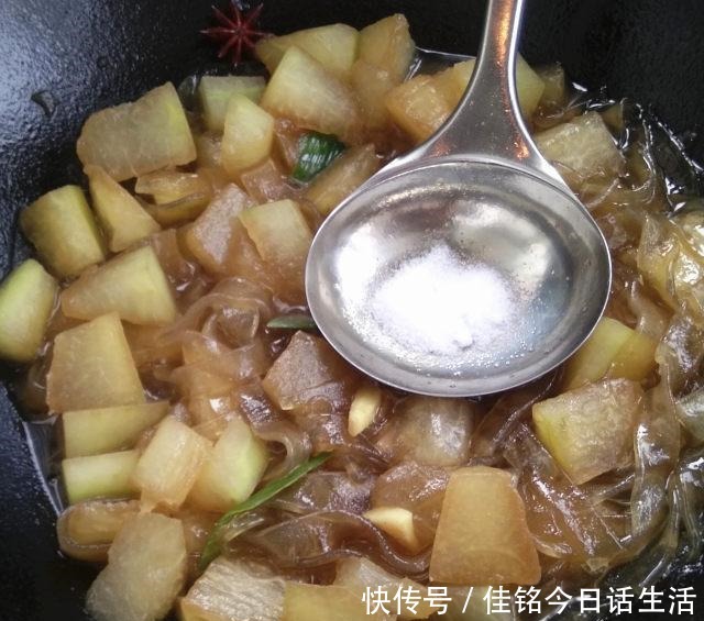 家常|冬瓜烧粉条,很健康的一道家常美味