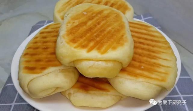 面包|烧饼这样做才好吃，加几勺白糖，外焦里软又蓬松，比面包香甜好吃