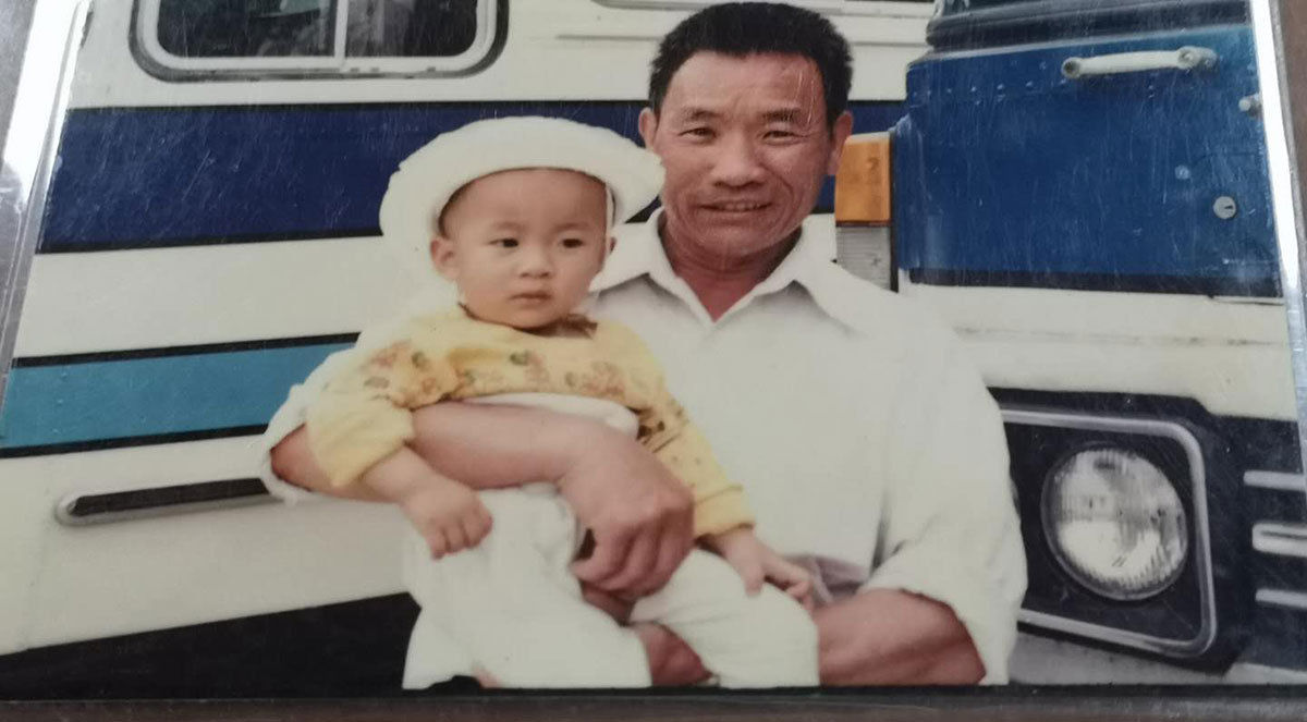 肇庆|人贩子以零食为饵将4岁童拐走，29年后一家人终相认